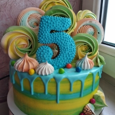 Яркий торт на 5 лет