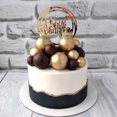 Торт с шоколадными, золотыми шарами  и топпером