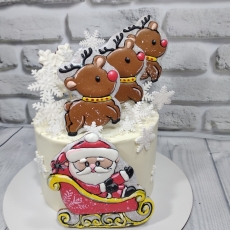 Торт с пряниками "Дед Мороз и олени"
