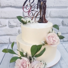 Торт на свадьбу с именным топпером и розами
